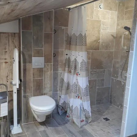 Domaine Du Pompinaud Accessible Pmr Bed and Breakfast